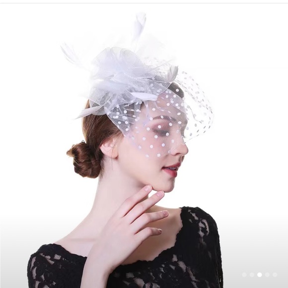 💕Wedding Bridal Hair clip in white. Mesh Ribbon and feathers. - Picture 8 of 8